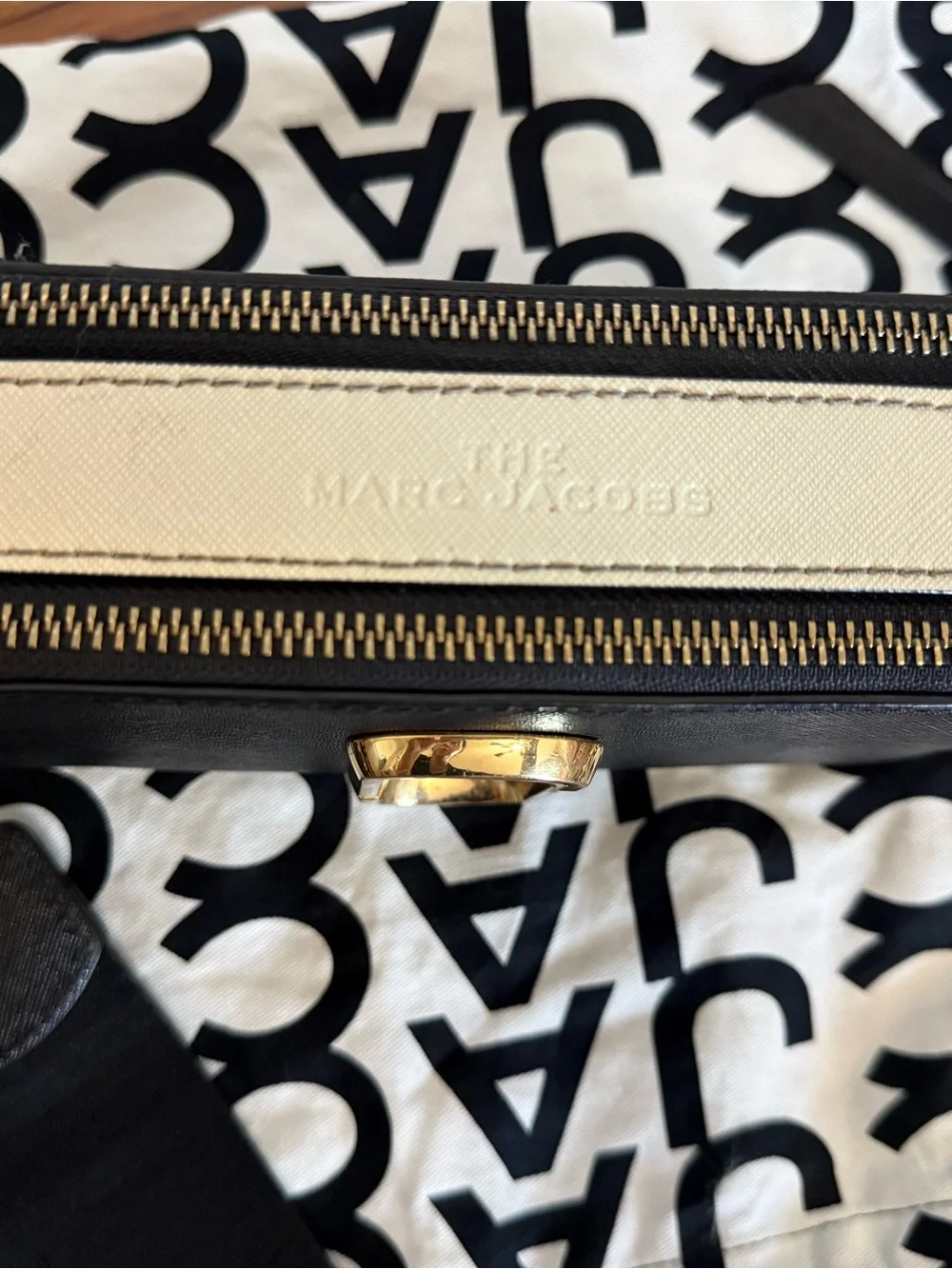 The marc jacobs snapshot black and Cream Crossbody Camera Bag